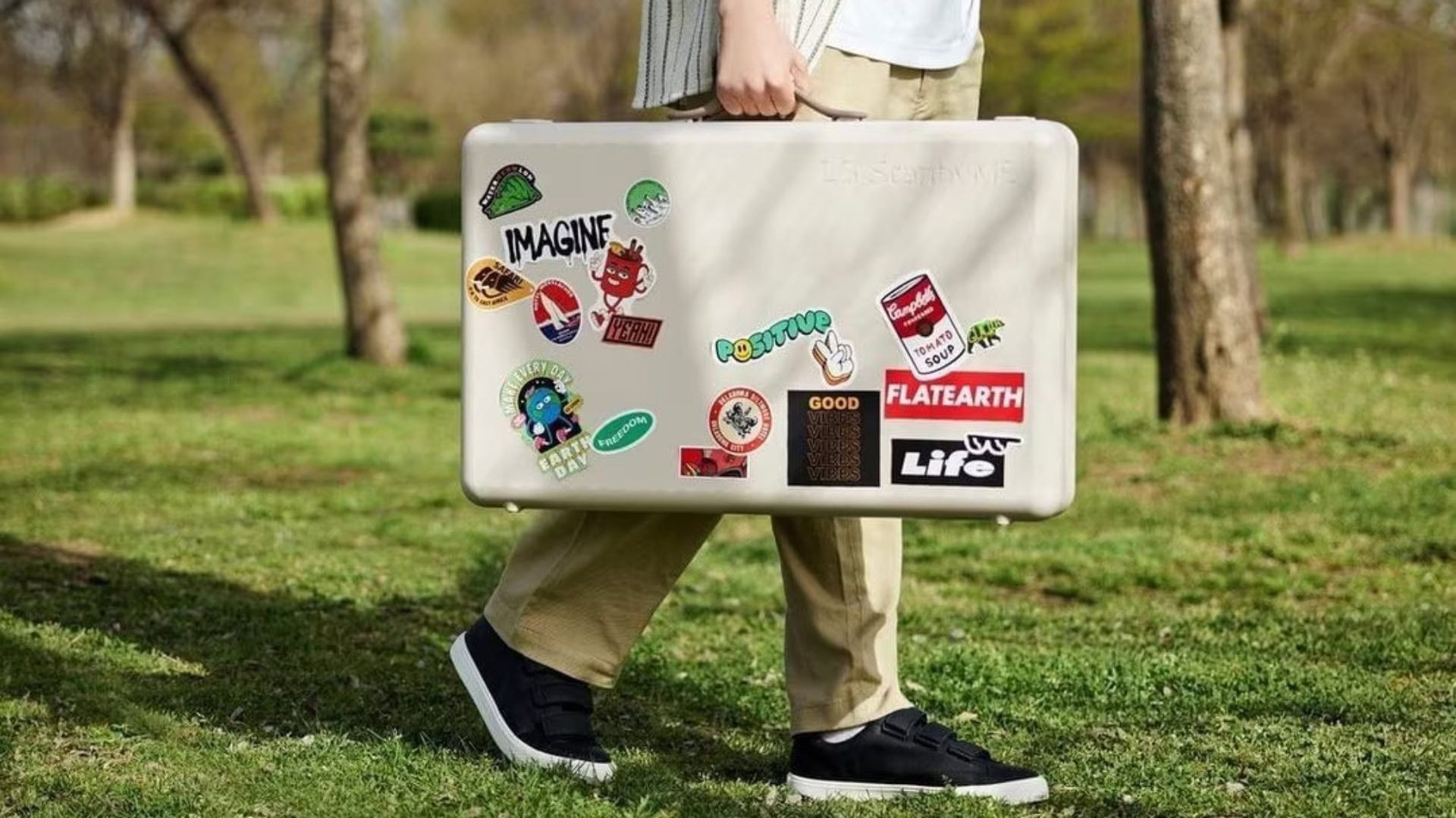 LG Stanb yME Go briefcase 1